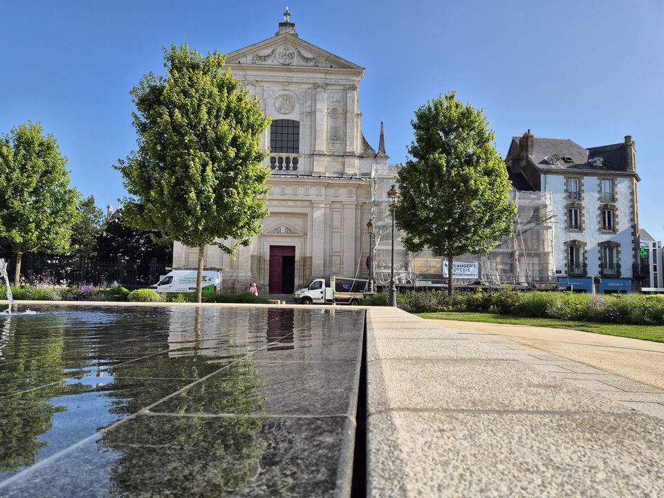Vannes, La fontaine de l'Hôtel de Ville : vue 3